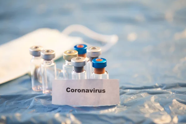 Vacinas Contra Coronavírus Garrafas Fundo Médico — Fotografia de Stock