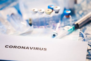 Coronavirus aşısı şişesi mavi tıbbi geçmiş