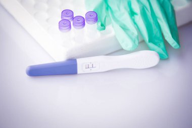 Koronavirüs salgınında pozitif hamilelik testi