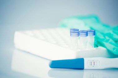 Koronavirüs salgınında pozitif hamilelik testi