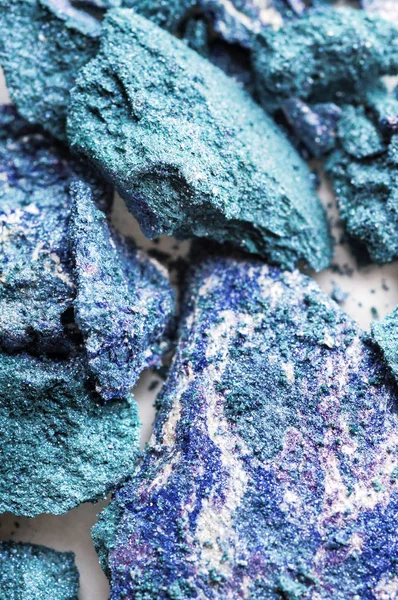 Beyaz makro izole kırık mavi göz farı