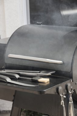 Bir sigara içen yapılan Türkiye'de akşam yemeği 