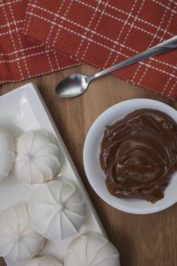 Dulce De Leche Meringues Swirls arasında gözükeceksin