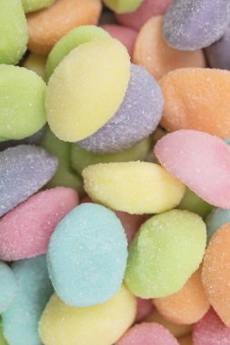 Birçok renklerde sakızlı yumurta