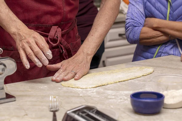 Process of making pasta with herbed pasta dough — Stock Photo, Image