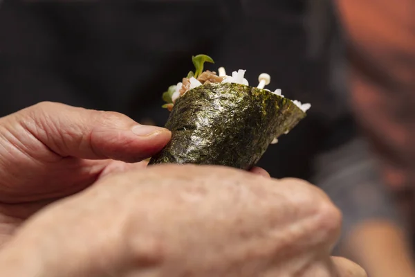 О том, как сделать суши — стоковое фото