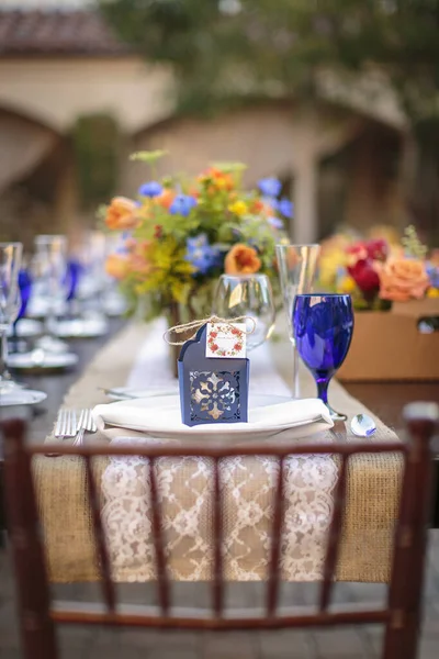 Table Set Patio Wedding Decorated Orange Yellow Flower Blue Crystal — Stock Photo, Image