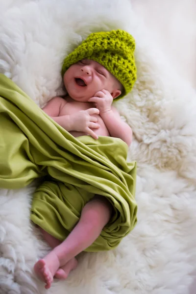 Stare baby boy 14 dni po urodzeniu — Zdjęcie stockowe