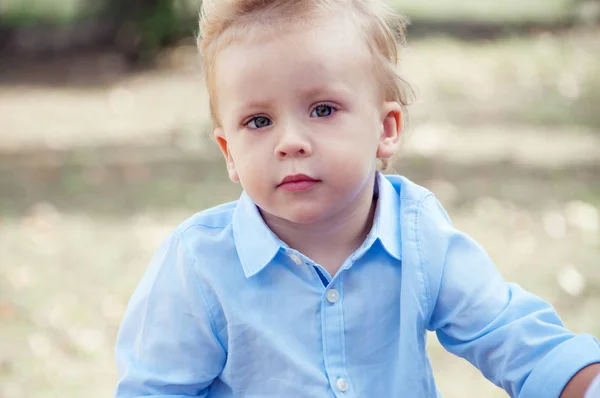 Portrét chlapce close-up. Jeden rok staré dítě. — Stock fotografie