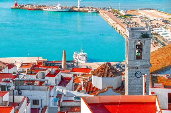 Uitzicht op de zee vanaf een hoogte van kasteel. Valencia, Spanje. Montepulciano. Castelln. Het middeleeuwse kasteel van de orde der Tempeliers op het strand. Prachtig uitzicht op de zee en de baai. — Stockfoto