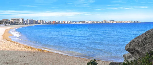 Vista panorâmica das margens do mar do Mediterrâneo. Espanha. Costa Brava . — Fotografia de Stock