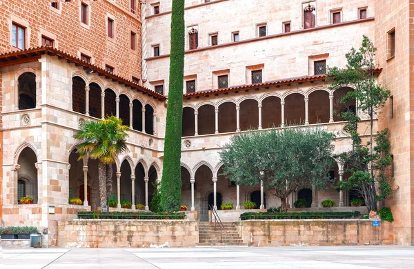 Spagna. Veduta del Monastero di Montserrat in Catalogna, Barcellona. Famosa per la Vergine di Montserrat . — Foto Stock