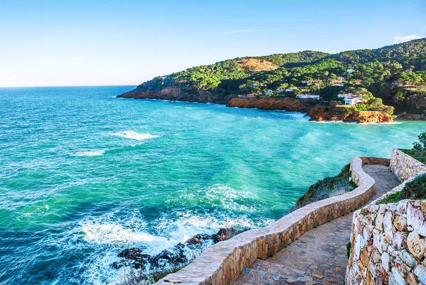 Spanje. Costa Brava. La Sera. De pittoreske promenade langs de — Stockfoto