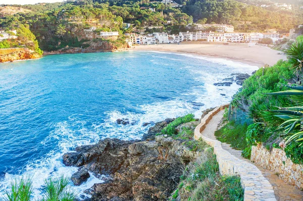 Spagna. Costa Brava. La Sera. La pittoresca passeggiata lungo il — Foto Stock