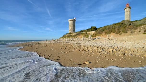 Phare des Baleines lighthouse in France — ストック動画