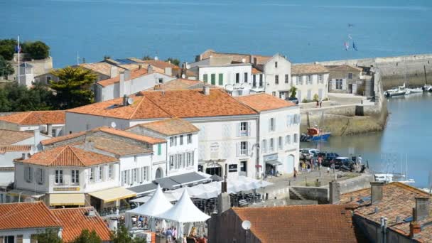 Luftaufnahme des St. Martin-Dorfes — Stockvideo