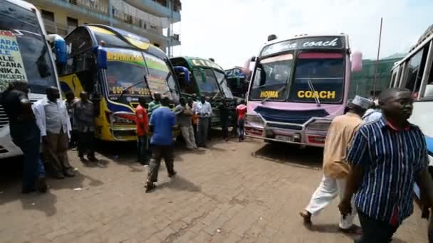 Autobusový vozový park v Kampala, Uganda — Stock video
