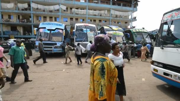 Parking dla autobusów w Kampali, Uganda — Wideo stockowe