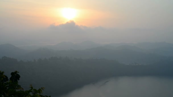 Κρατήρας της λίμνης Τσέμα στην Ουγκάντα — Αρχείο Βίντεο