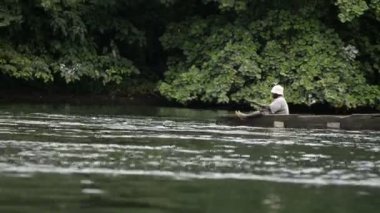 Nil Nehri üzerinde tekne balıkçı