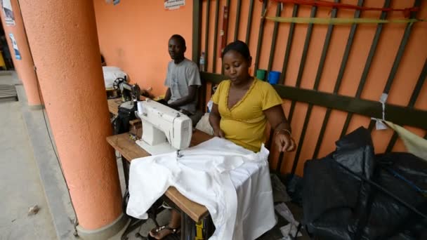 Dressmakers on the street in Fort Portal, Uganda — Stock Video