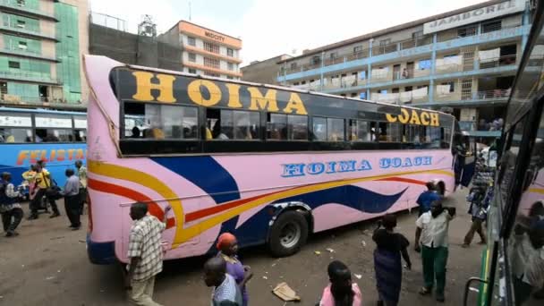 Autobusový vozový park v Kampala, Uganda — Stock video