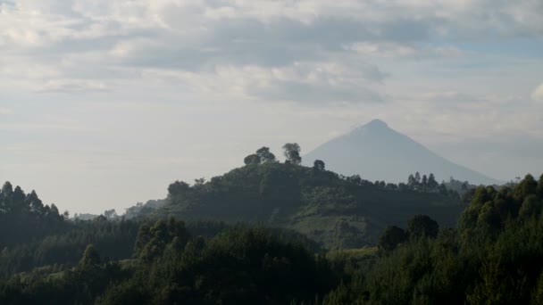 Mount Muhavura in het zuiden van Oeganda — Stockvideo