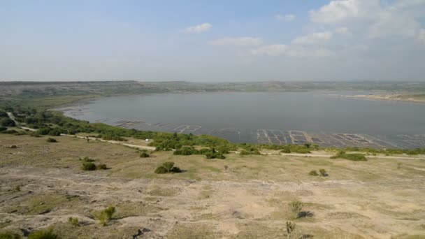 盐业生产 Kazinga 通道周围的景色 — 图库视频影像