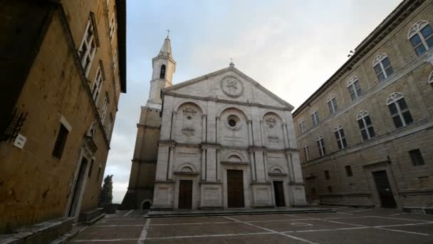 Παλαιά εκκλησία σε Pienza — Αρχείο Βίντεο