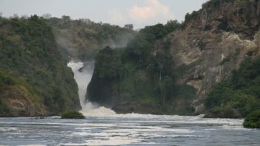 Murchison Uganda'da düşüyor