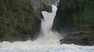 Murchison Uganda'da düşüyor  