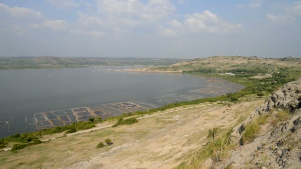 Paisaje de producción de sal alrededor del canal de Kazinga — Vídeos de Stock