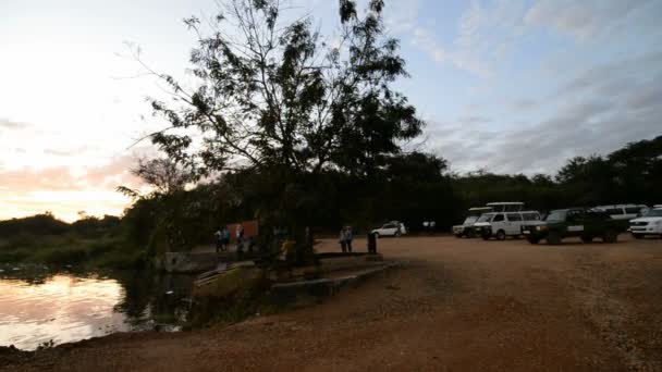 Estacionamento Carros Costa Rio Uganda — Vídeo de Stock