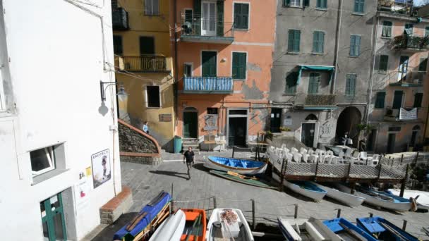 Riomaggiore en la región de Cinque Terre de Liguria — Vídeo de stock