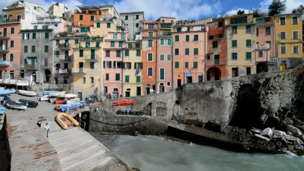 Riomaggiore v Cinque Terre regionu Ligurie — Stock video