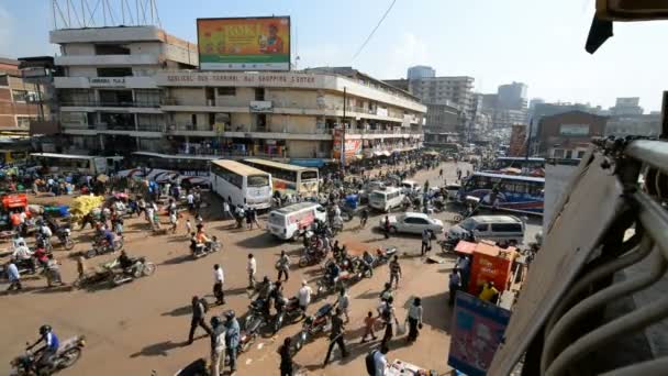 Letecký pohled na pouliční scéna v Kampala — Stock video
