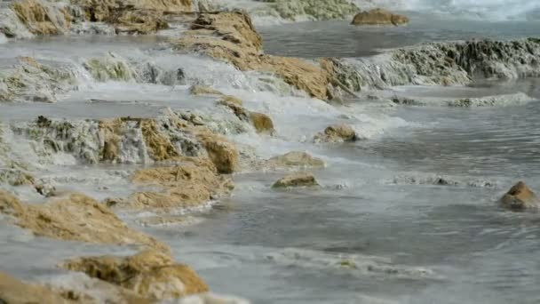 Природний спа-центр з водоспадом — стокове відео