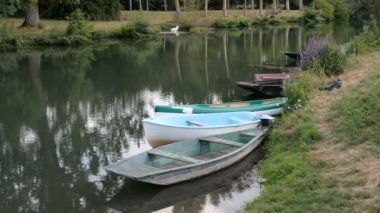 Svre Niortaise Nehri üzerinde tekne