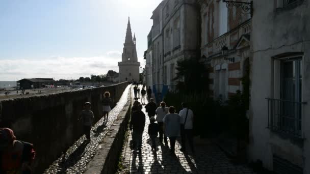 Tourists in the harbor in the France — Stock Video