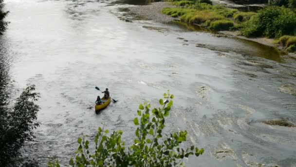 Kayaker on the river in France — Stock Video