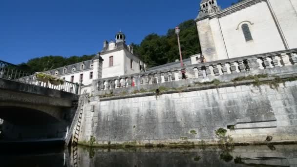 Båttur på floden La Dronne i Brantome city — Stockvideo