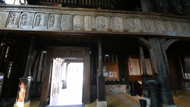 Drewniane wnętrze kościoła św. — Wideo stockowe