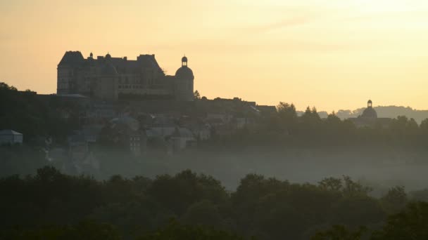 Hautefort commune im Departement Dordogne — Stockvideo