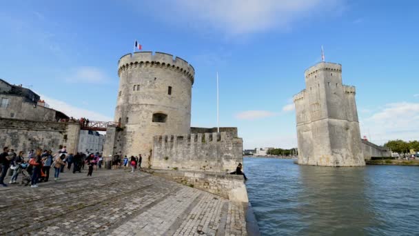 Türme in la rochelle city — Stockvideo