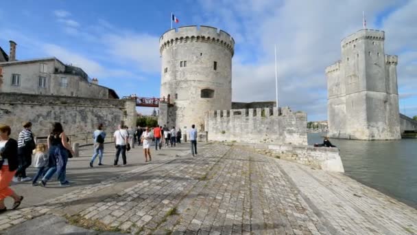 Torn i La Rochelle city — Stockvideo