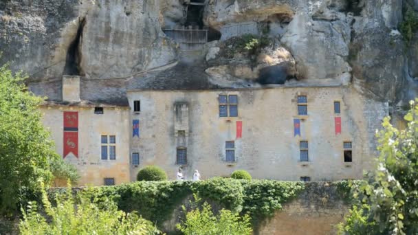 Zewnętrzna część średniowiecznych Maison Forte de Reignac — Wideo stockowe