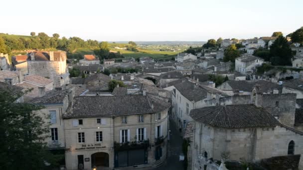 Vue sur la ville médiévale de Saint Emilion en France — Video