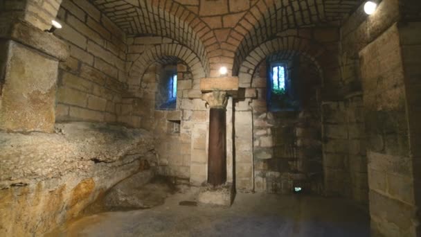 Interior de la iglesia de la Abadía en Francia — Vídeos de Stock