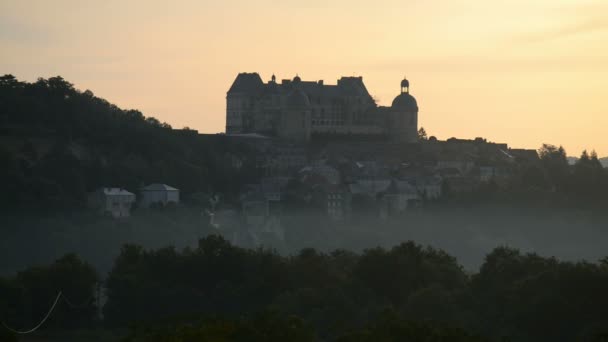 Hautefort en la ciudad de Dordogne — Vídeo de stock