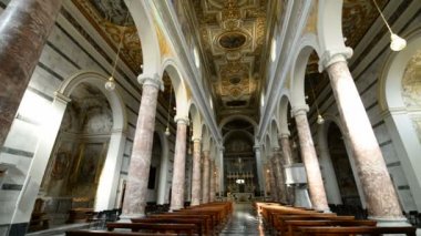 Santa Maria Assunta ve Jenesien katedral iç 
